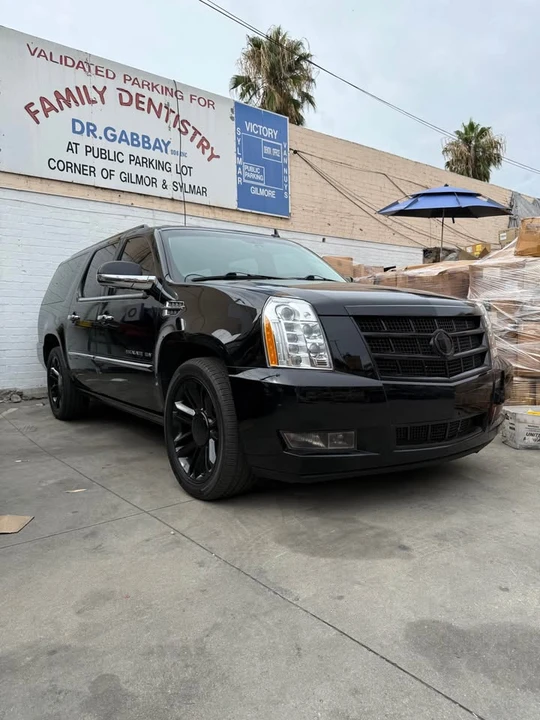 2010 Cadillac Escalade & EXT 3rd Gen - Image 2 of 4