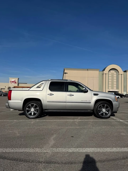 2010 Cadillac Escalade & EXT 3rd Gen - Image 4 of 18