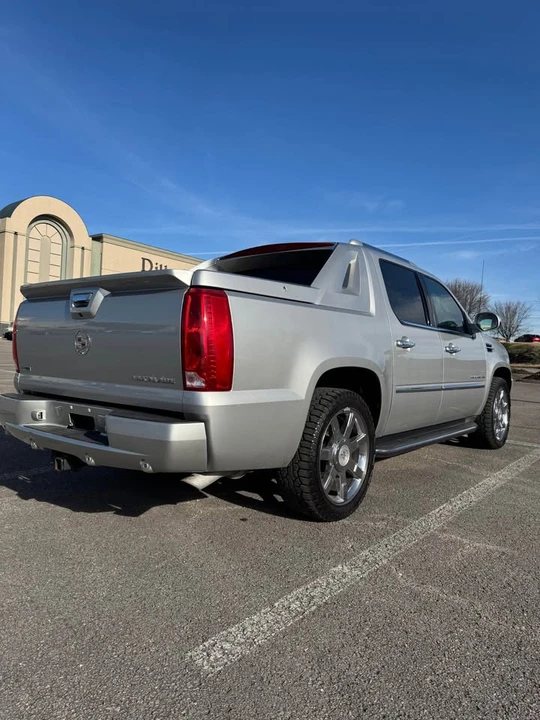 2010 Cadillac Escalade & EXT 3rd Gen - Image 5 of 18