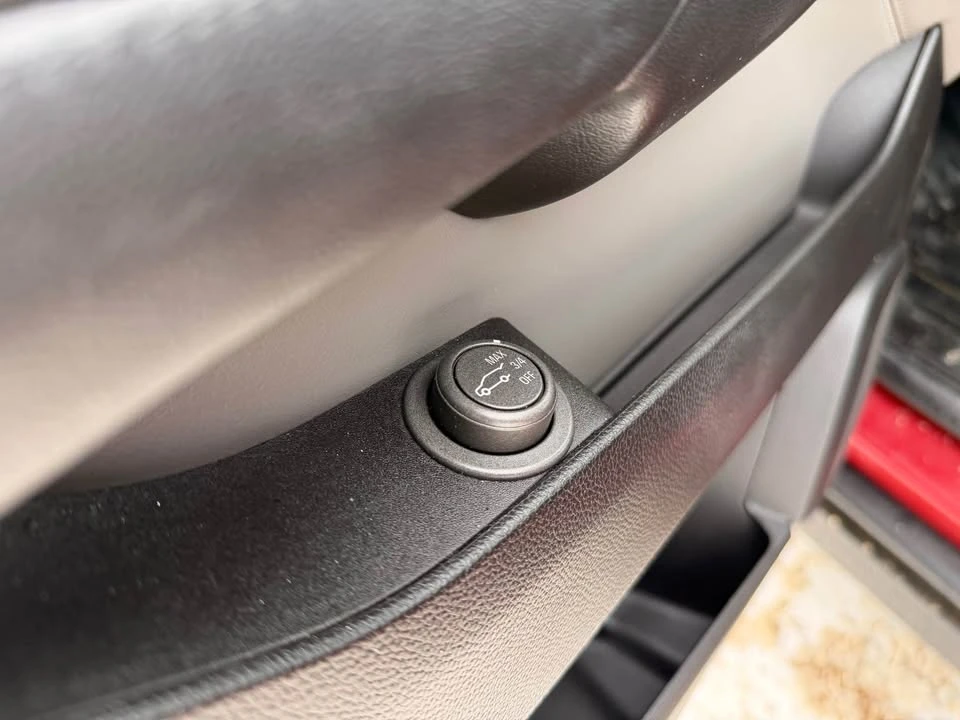 2010 Cadillac SRX - Image 15 of 17