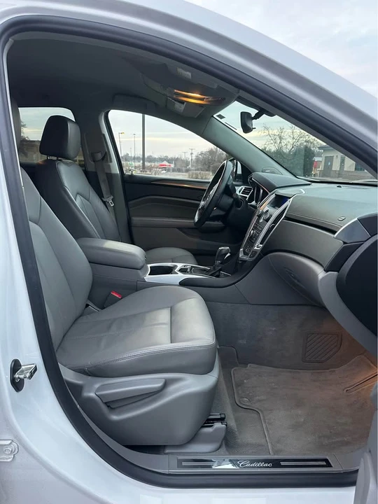 2010 Cadillac SRX - Image 15 of 18