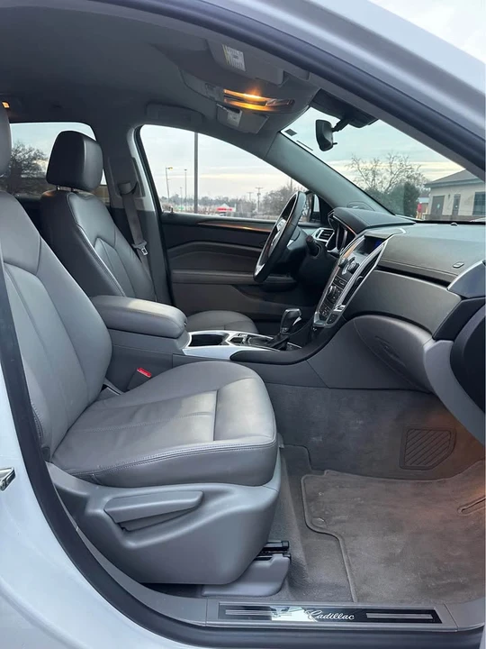 2010 Cadillac SRX - Image 13 of 18