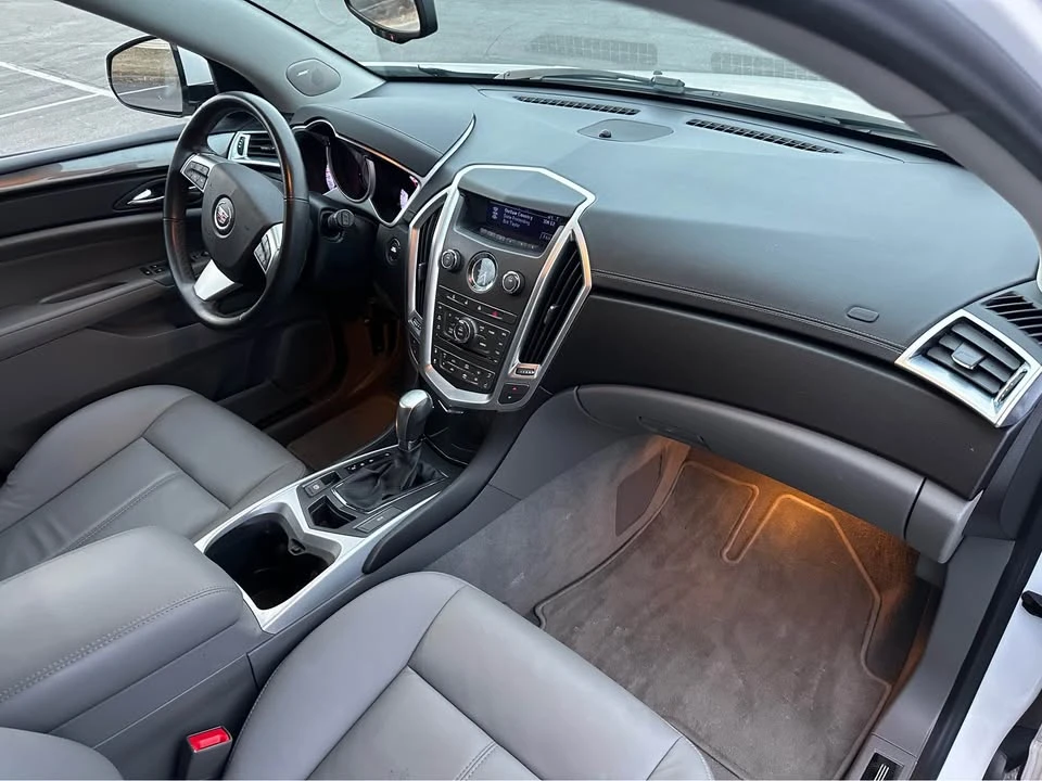 2010 Cadillac SRX - Image 9 of 18