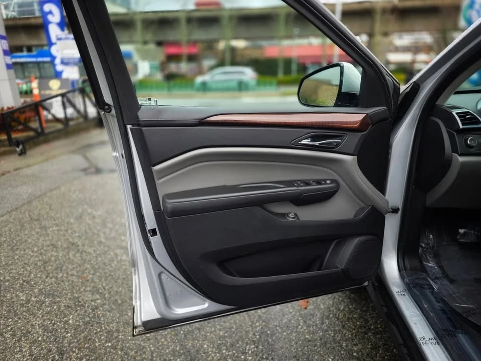 2010 Cadillac SRX - Image 8 of 19