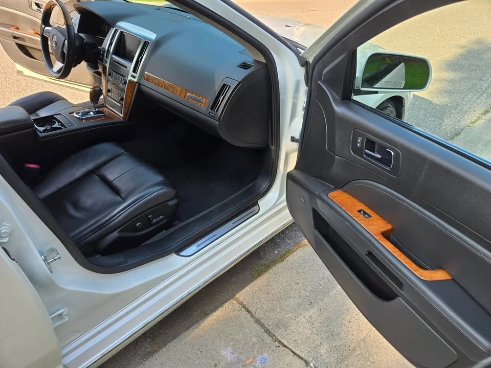 2010 Cadillac STS - Image 10 of 13
