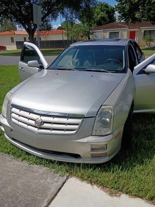 2010 Cadillac STS - Image 4 of 7