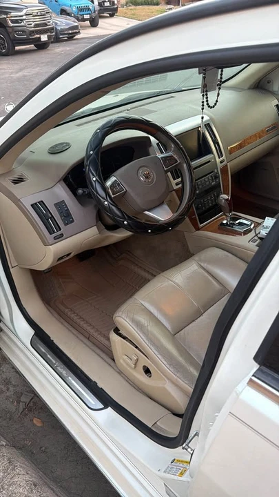 2010 Cadillac STS - Image 3 of 5