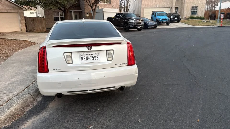 2010 Cadillac STS - Image 4 of 9