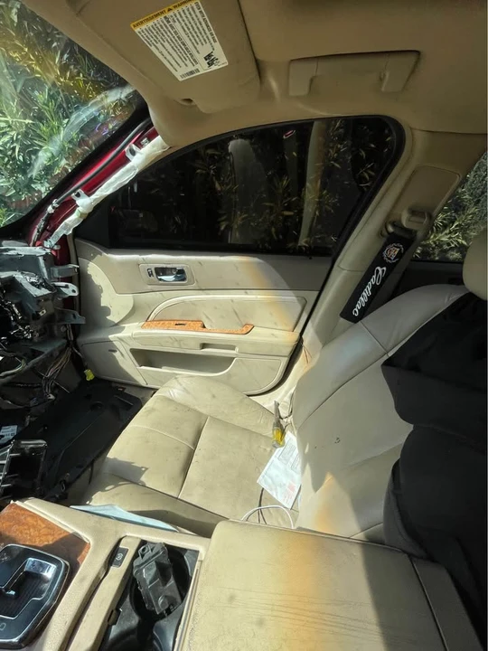 2010 Cadillac STS - Image 9 of 10