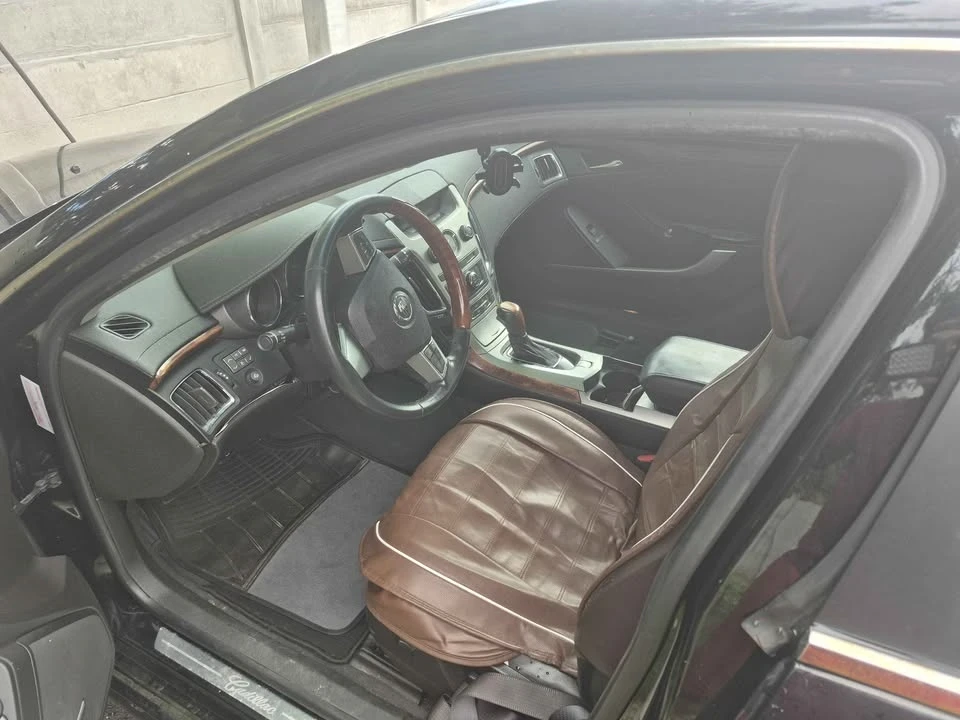 2010 Cadillac STS - Image 4 of 5