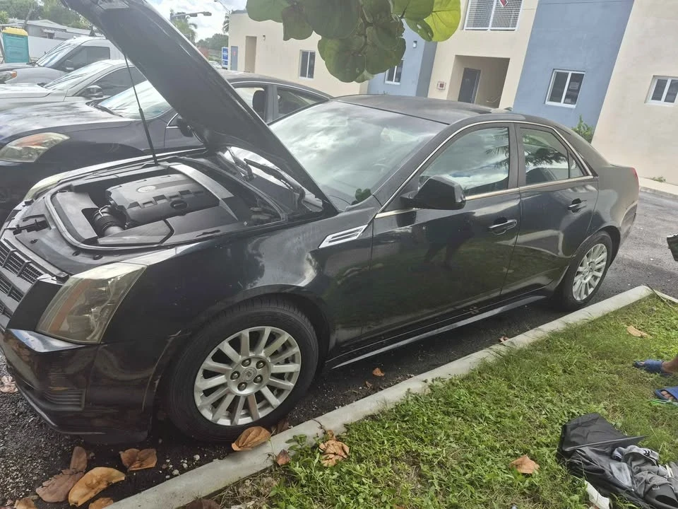 2010 Cadillac STS - Image 2 of 5