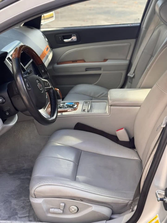 2010 Cadillac STS - Image 8 of 9