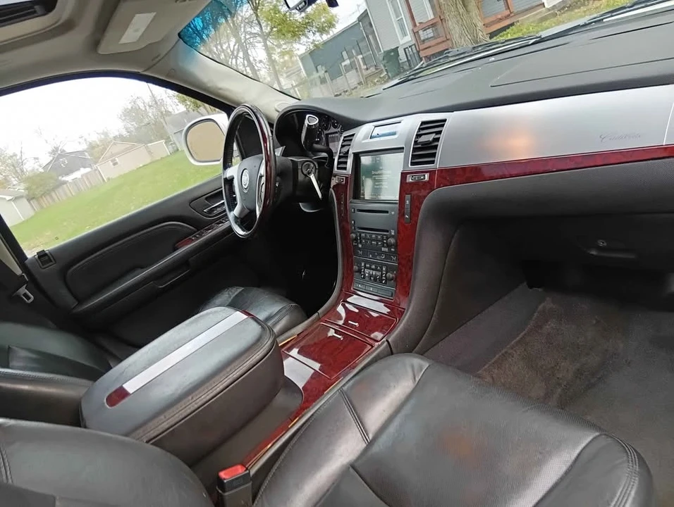 2010 Cadillac Escalade & EXT 3rd Gen - Image 9 of 15