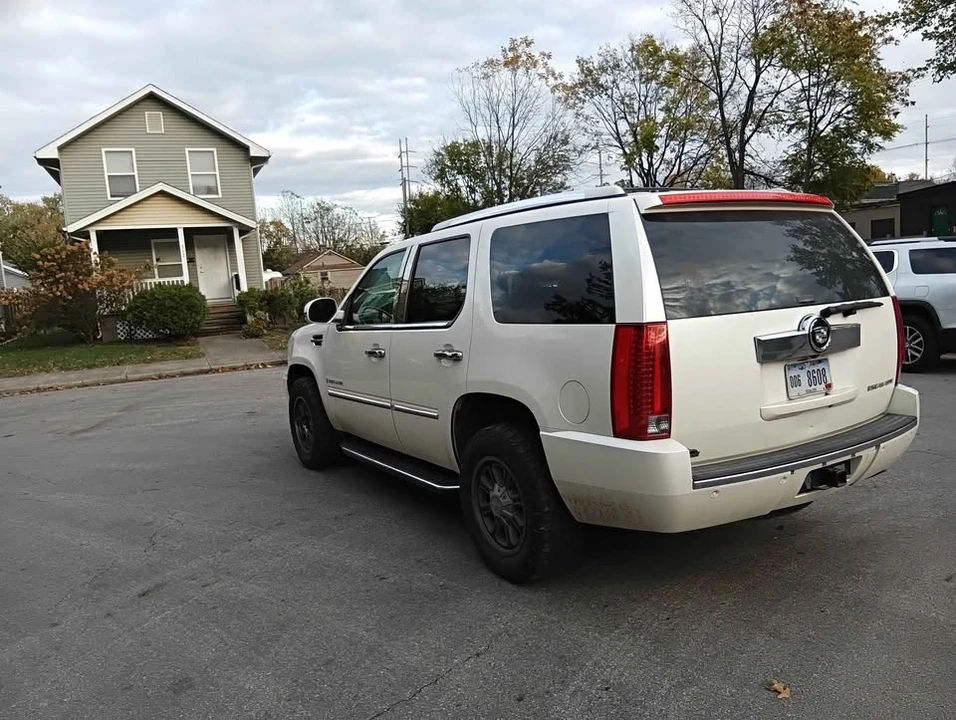 2010 Cadillac Escalade & EXT 3rd Gen - Image 8 of 15
