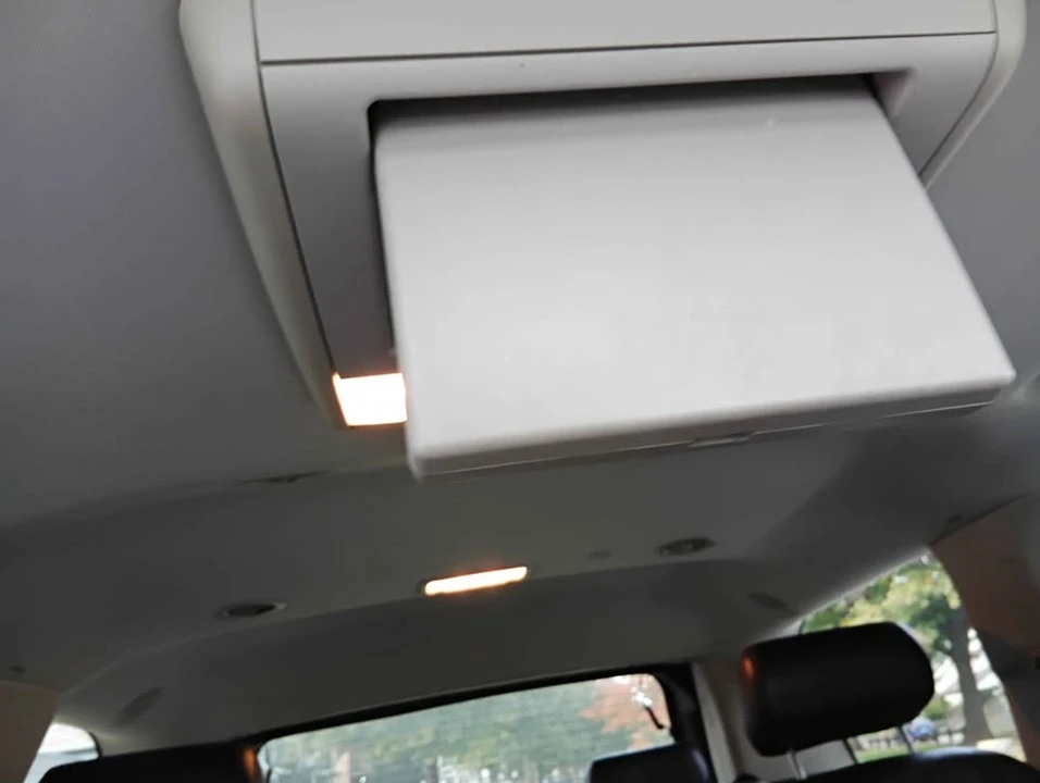 2010 Cadillac Escalade & EXT 3rd Gen - Image 13 of 15
