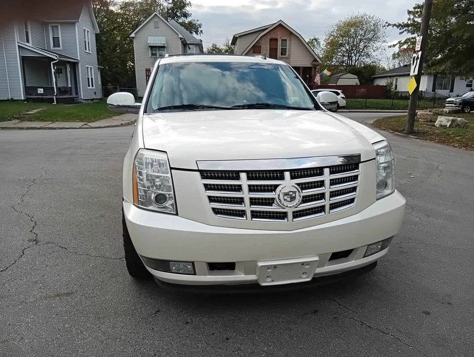 2010 Cadillac Escalade & EXT 3rd Gen - Image 2 of 15