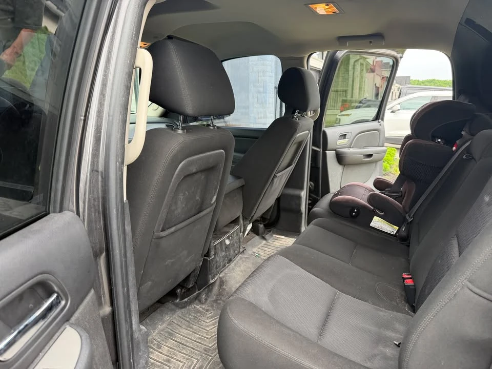 2010 Chevrolet Avalanche - Image 7 of 9