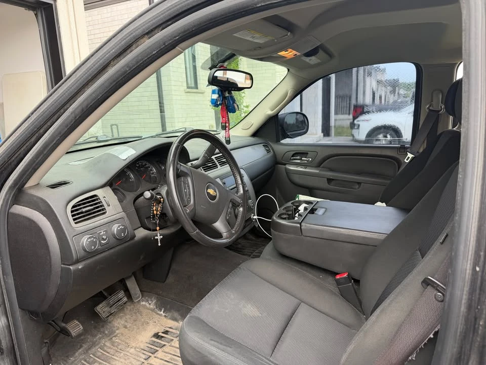 2010 Chevrolet Avalanche - Image 6 of 9