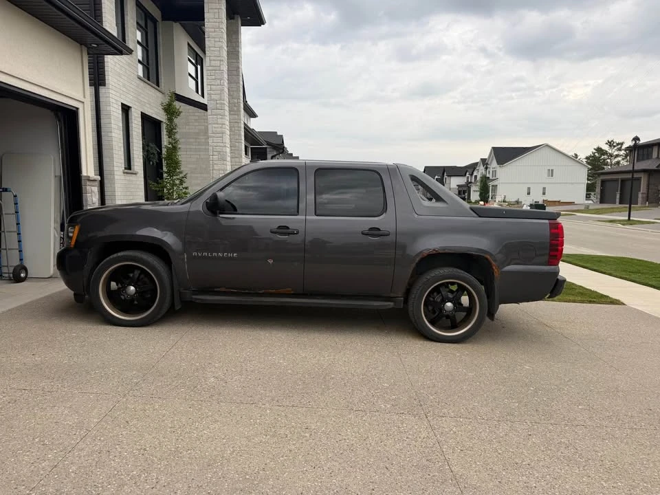 2010 Chevrolet Avalanche - Image 9 of 9