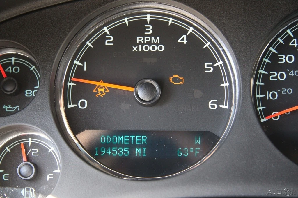 2010 Chevrolet Avalanche - Image 18 of 21
