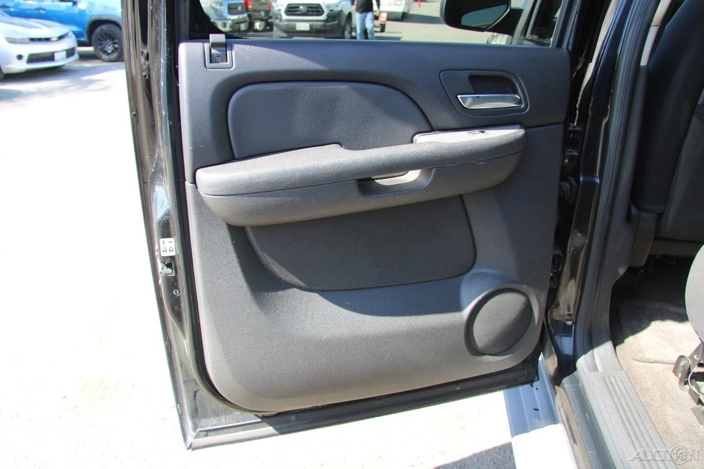 2010 Chevrolet Avalanche - Image 20 of 21