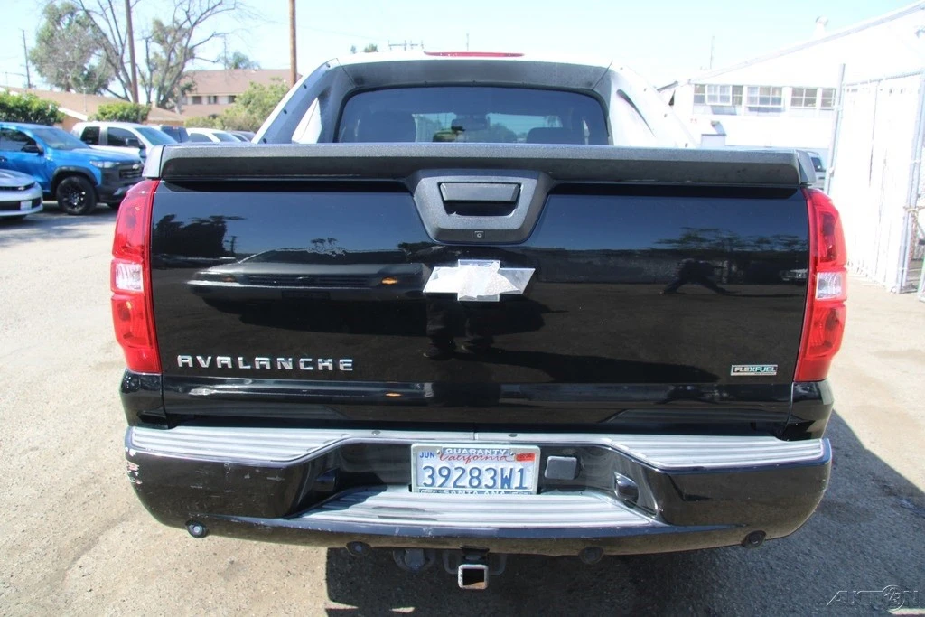 2010 Chevrolet Avalanche - Image 6 of 21