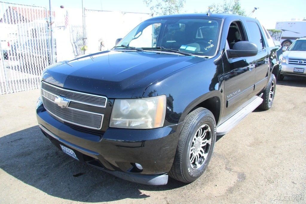 2010 Chevrolet Avalanche - Image 2 of 21