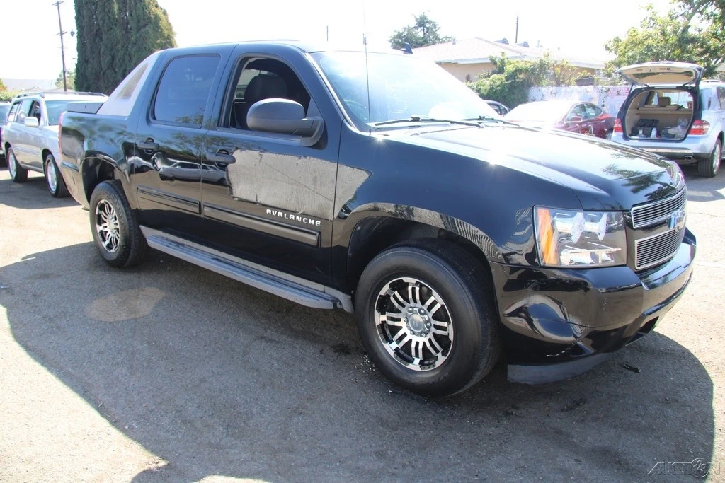 2010 Chevrolet Avalanche - Image 10 of 21