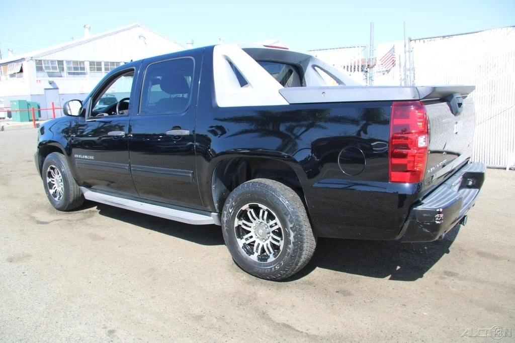 2010 Chevrolet Avalanche - Image 5 of 21