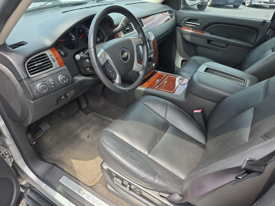2010 Chevrolet Avalanche - Image 4 of 31