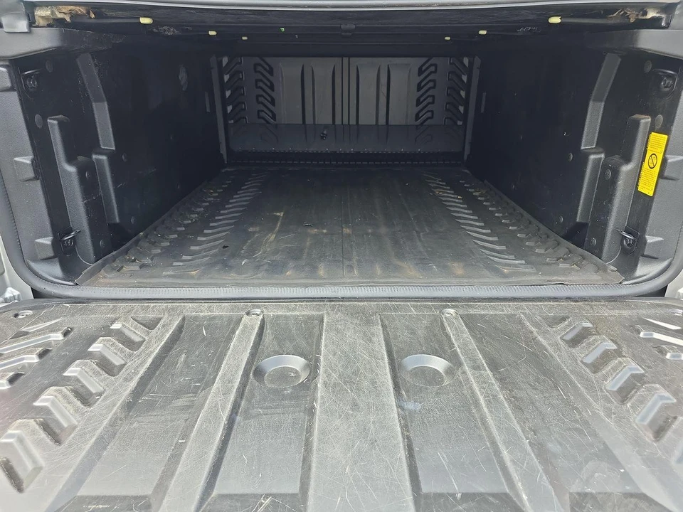 2010 Chevrolet Avalanche - Image 15 of 31