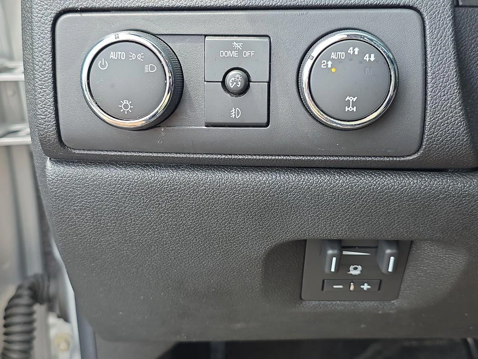 2010 Chevrolet Avalanche - Image 10 of 31
