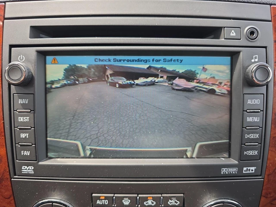 2010 Chevrolet Avalanche - Image 23 of 31