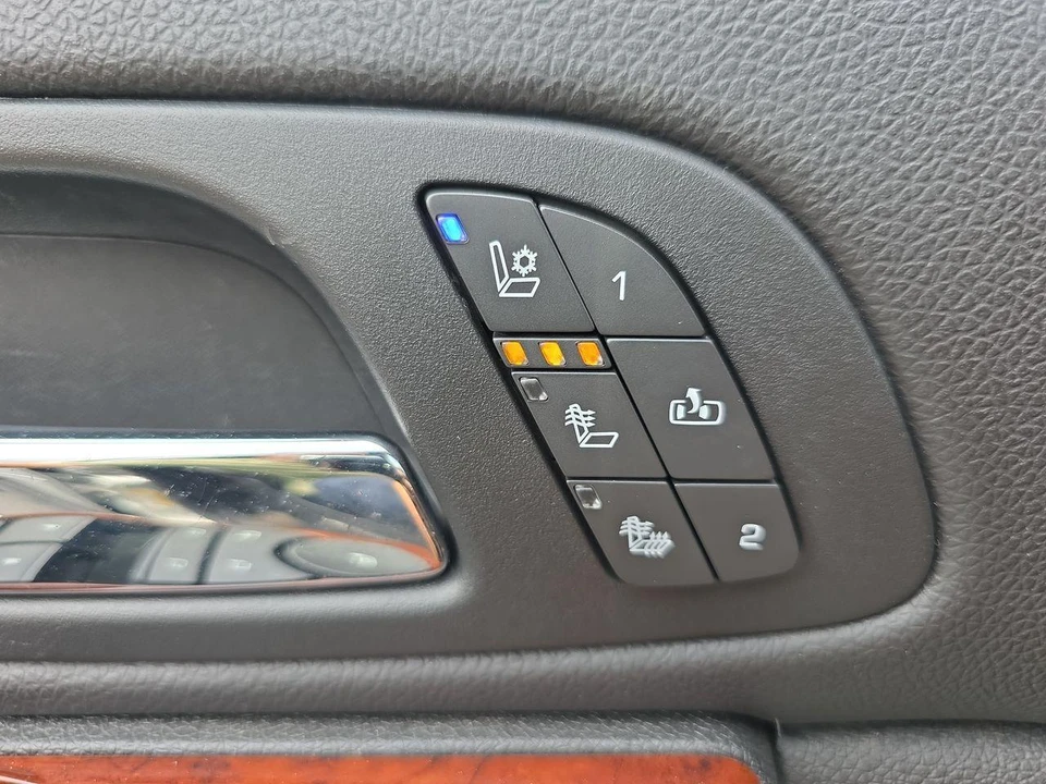 2010 Chevrolet Avalanche - Image 25 of 31