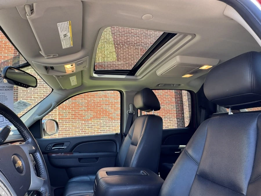 2010 Chevrolet Avalanche - Image 11 of 14