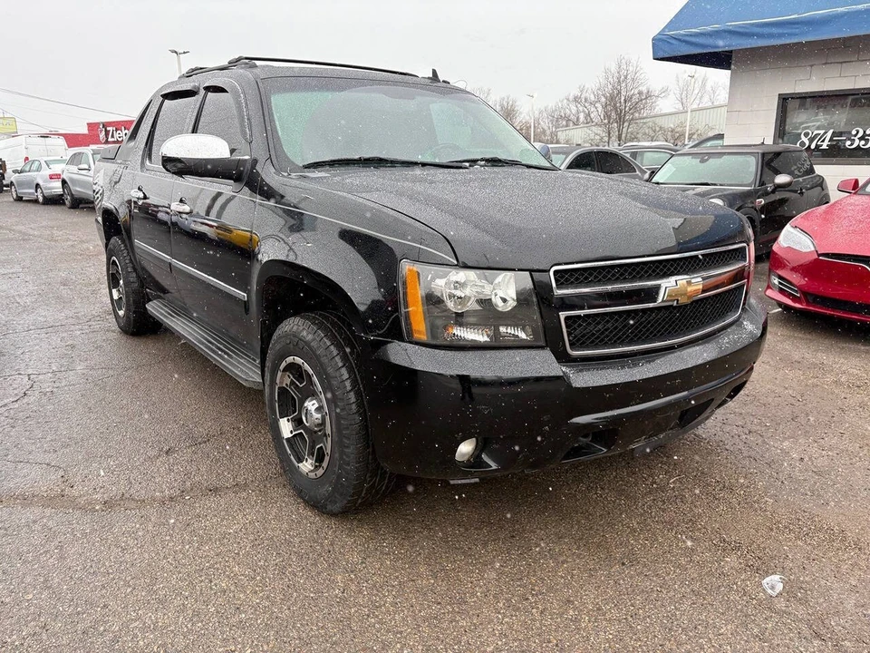 2010 Chevrolet Avalanche - Image 2 of 11