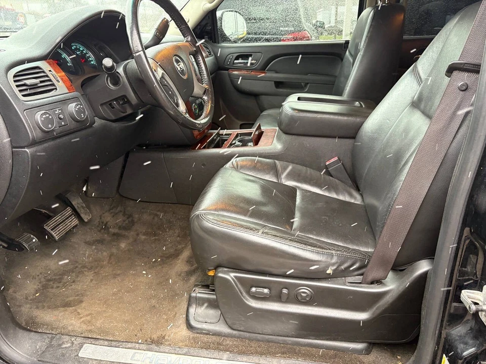 2010 Chevrolet Avalanche - Image 9 of 11