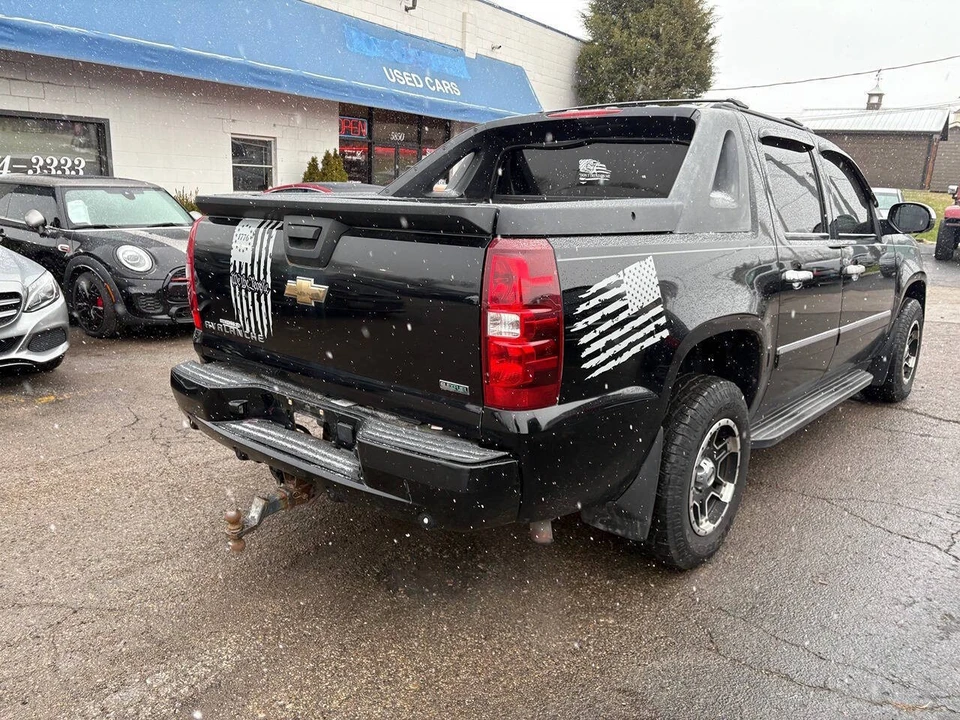 2010 Chevrolet Avalanche - Image 4 of 11