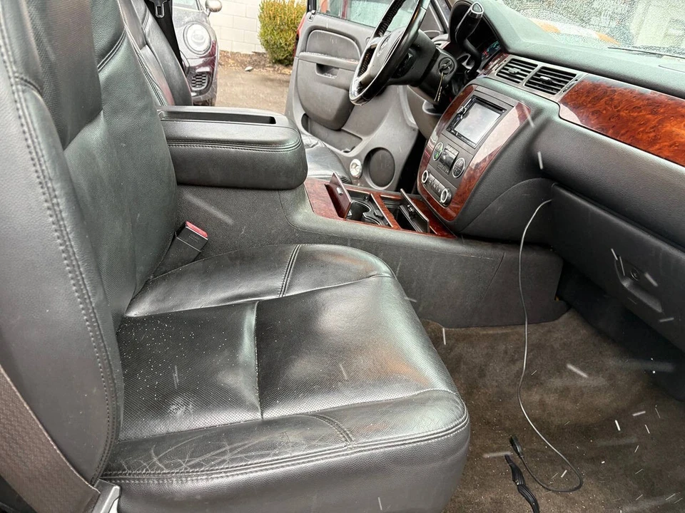 2010 Chevrolet Avalanche - Image 10 of 11