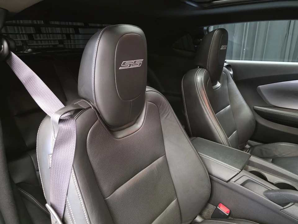 2010 Chevrolet Camaro SS 5th Gen - Image 2 of 31