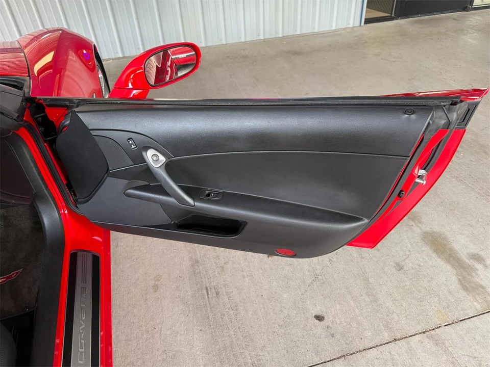 2010 Chevrolet Corvette C6 - Image 24 of 30