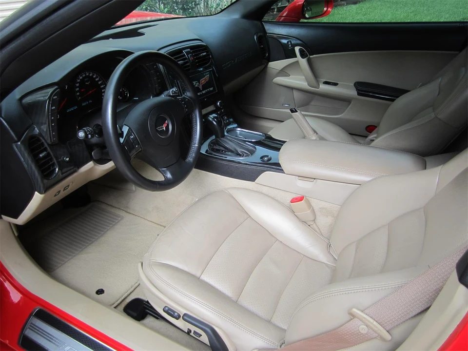 2010 Chevrolet Corvette C6 - Image 11 of 31