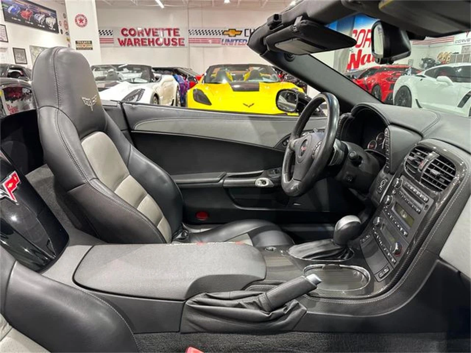 2010 Chevrolet Corvette C6 - Image 15 of 30