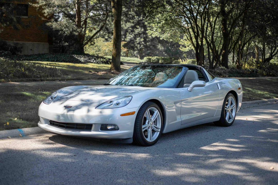 2010 Chevrolet Corvette C6 - Image 8 of 31