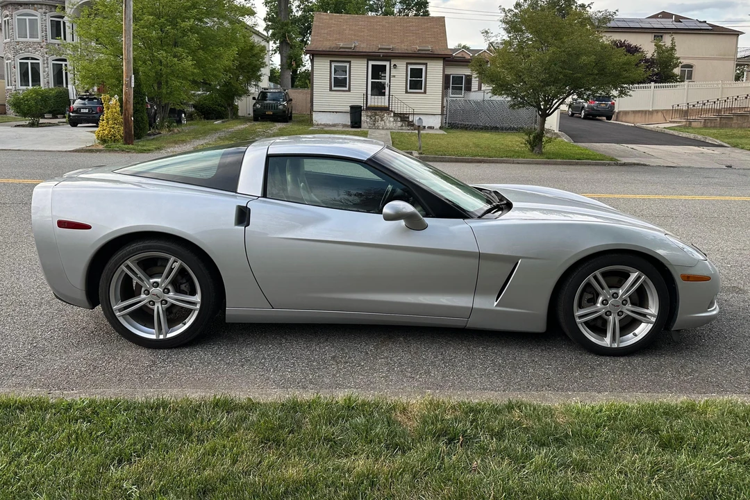 2010 Chevrolet Corvette C6 - Image 3 of 31