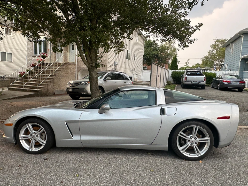 2010 Chevrolet Corvette C6 - Image 12 of 31