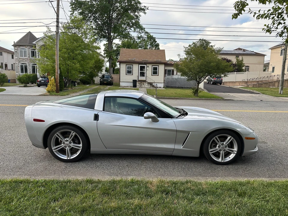 2010 Chevrolet Corvette C6 - Image 24 of 31