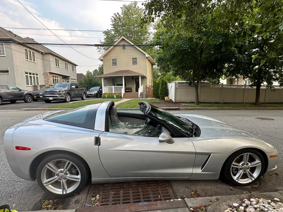 2010 Chevrolet Corvette C6 - Image 25 of 31