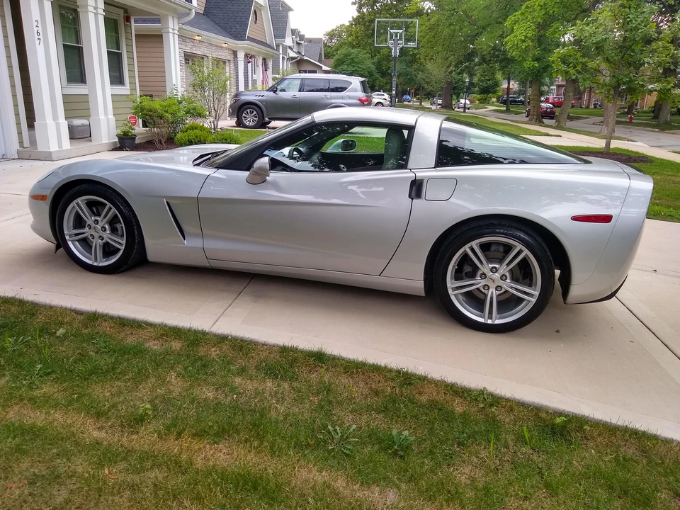 2010 Chevrolet Corvette C6 - Image 11 of 31