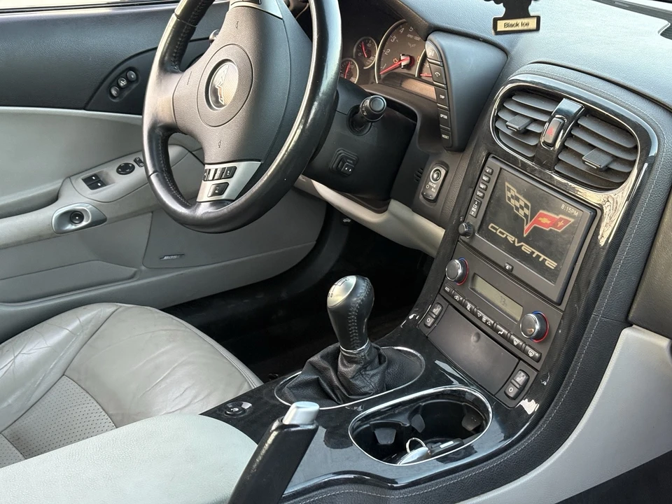 2010 Chevrolet Corvette C6 - Image 10 of 12